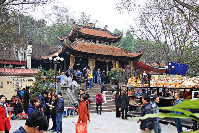 Thành tâm khấn vái trong quá trình xin lộc