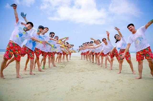 Đi du lịch cùng bạn bè cho biết bạn rất được lòng họ
