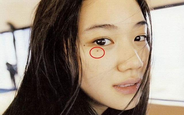 Nốt ruồi lệ ở mắt phải nữ giới tốt hay xấu Nốt ruồi lệ ở mắt phải nữ giới tốt hay xấu