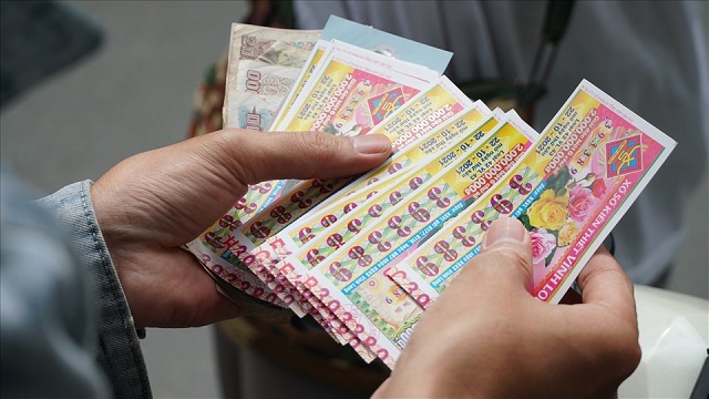 Cặp nguyên thưởng vé số ở các tỉnh thành