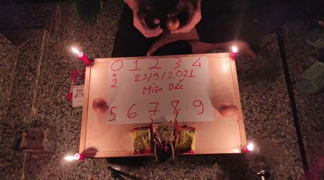 Cầu cơ để xin số đề là việc người chơi dùng biện pháp tâm linh để tìm con số may mắn Cầu cơ để xin số đề là việc người chơi dùng biện pháp tâm linh để tìm con số may mắn